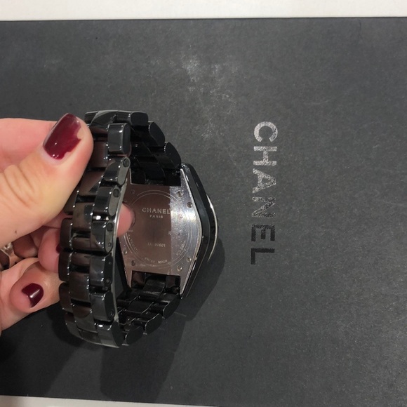 CHANEL J12 Watch - Picture 3 of 7